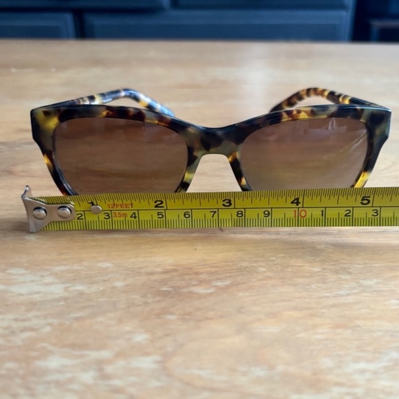 Tory Burch Tortoise Sunglasses with Orange Case - Picture 12 of 13